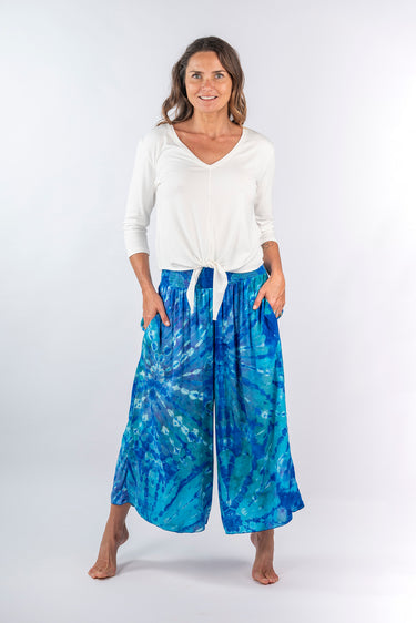 Front view of cream off-white Halle Short Sleeve V-Neck Tie-Front Knit Top relaxed silhouette easy fit coastal